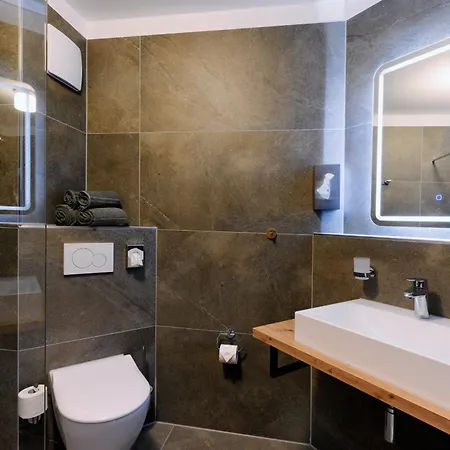 Schluister Park מלון